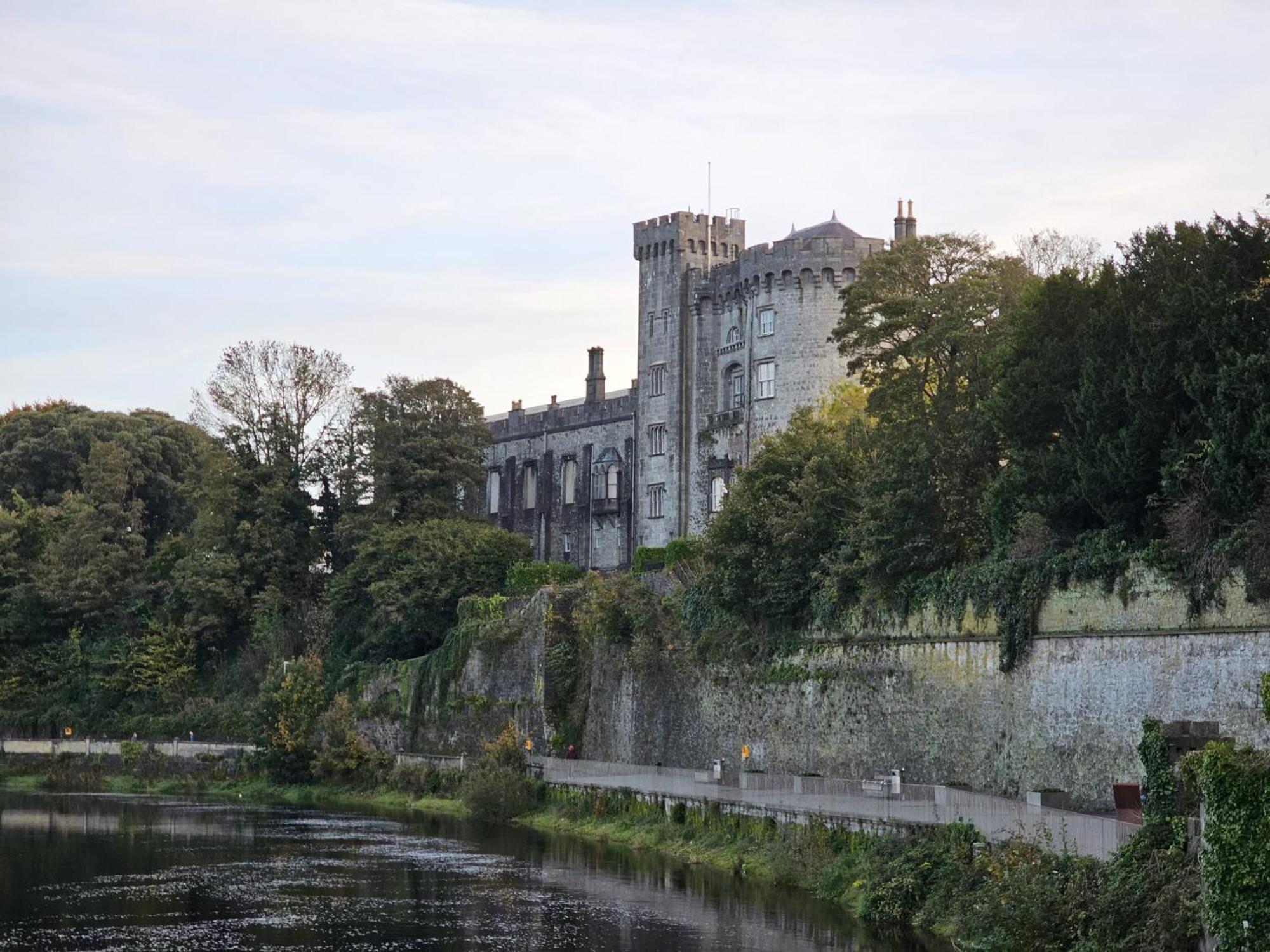 Cozy 2 Bedroom Apartment Kilkenny Exterior photo